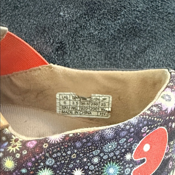 UIN Women's Black and Multicolor Slip-On Sneakers - Picture 3 of 9